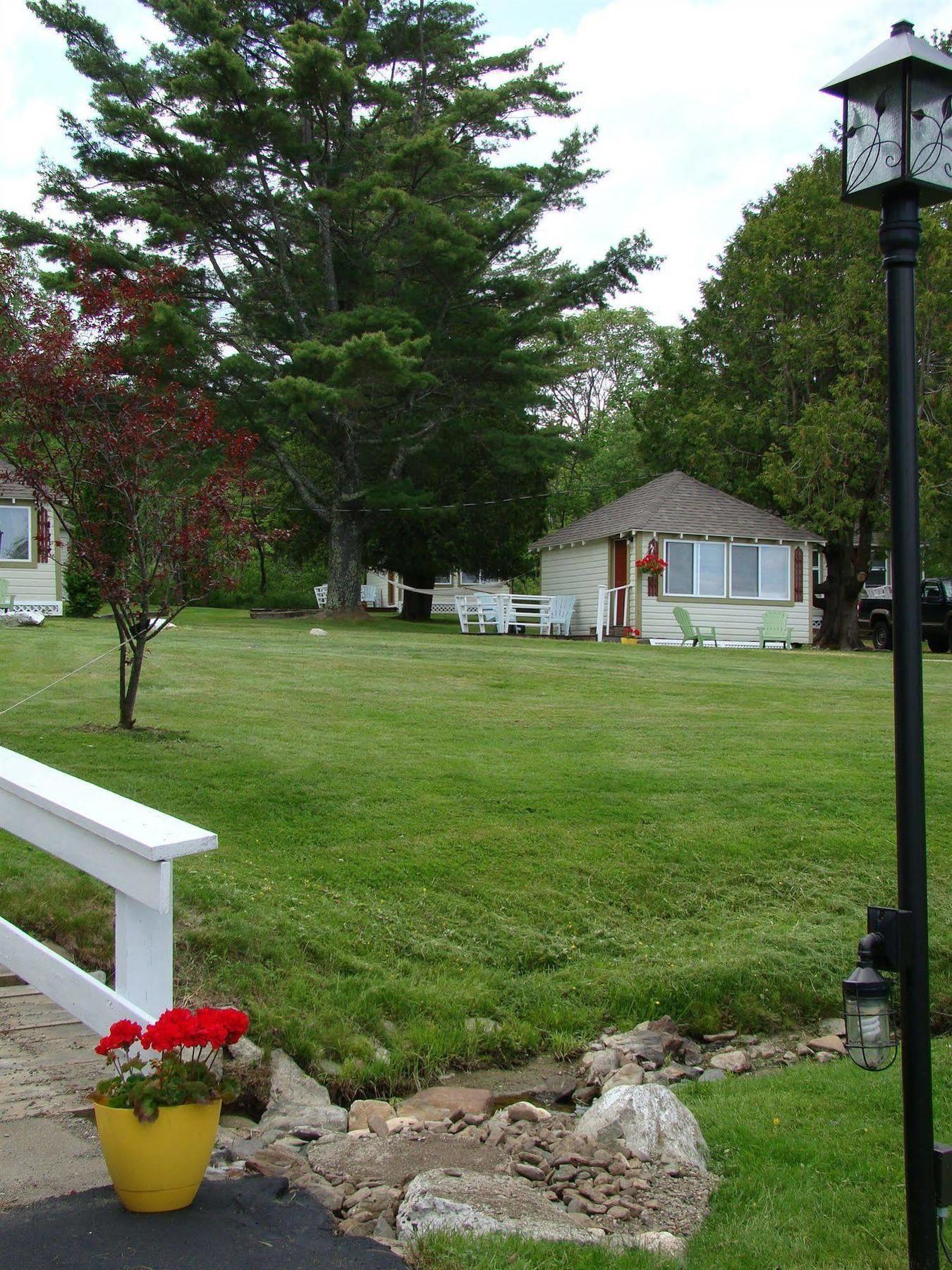 Bay Leaf Cottages & Bistro Lincolnville Buitenkant foto